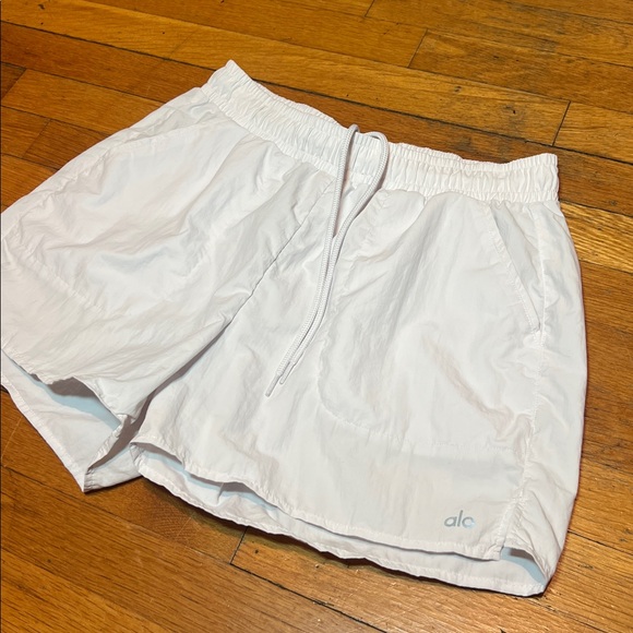 Alo Yoga The Alumni High-Rise Loose Running Shorts in White, Women’s size Medium - Picture 5 of 14